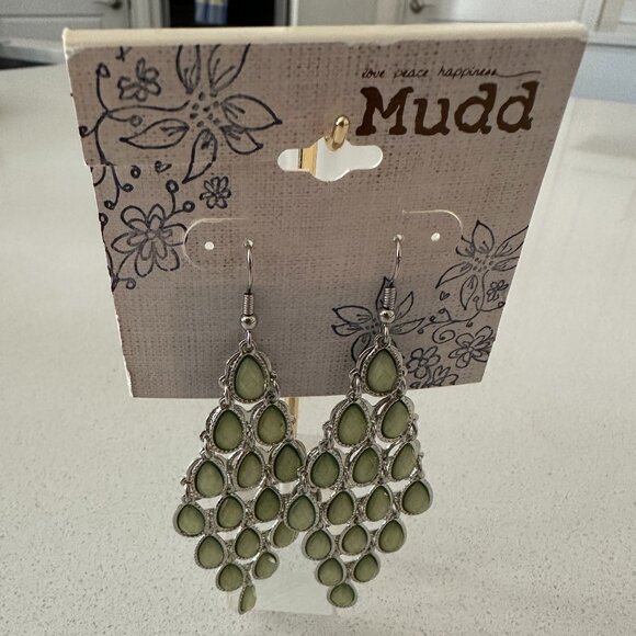 MUDD Green Chandelier Earrings - Picture 4 of 4